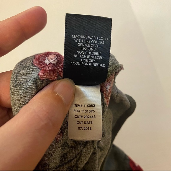 TORRID I Top Babydoll Gauze Keyhole Front Floral Carmalita Toss Size 1 Green - Picture 9 of 15